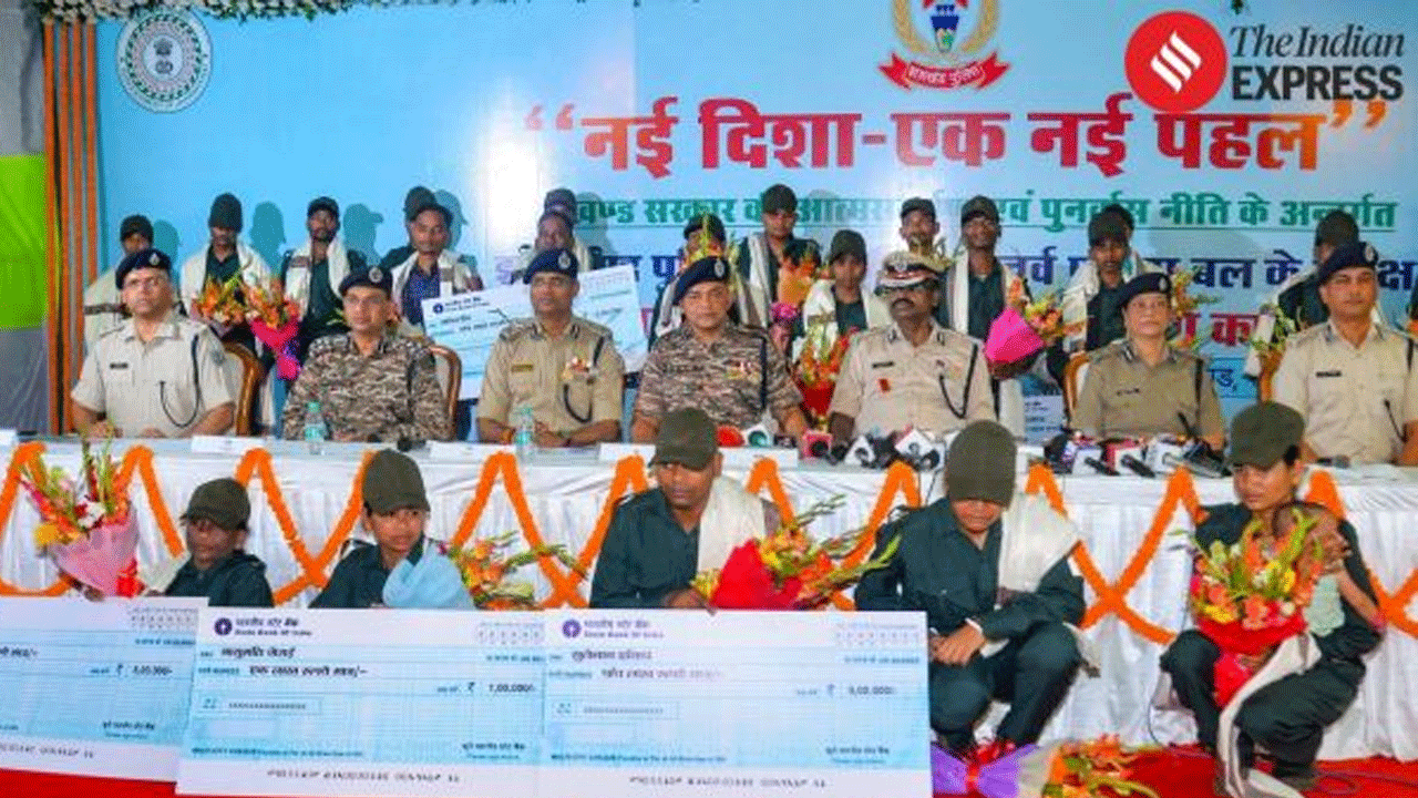 Maoists surrender | జార్ఖండ్‌లో 27 మంది మావోయిస్టులు లొంగుబాటు