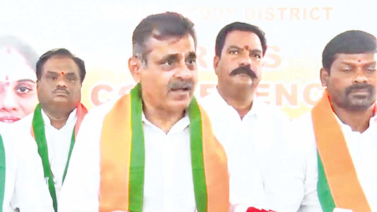బీసీలను మోసగిస్తున్న రేవంత్‌ సర్కారు