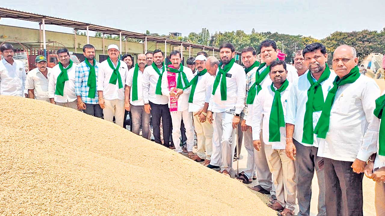 కాంగ్రెస్‌ ప్రభుత్వంలో రైతులకు కన్నీళ్లే
