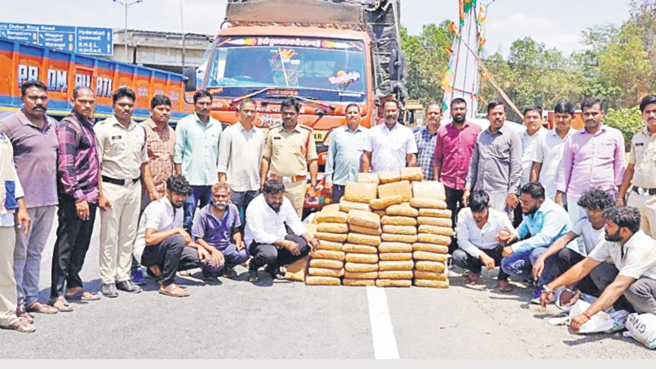 పారిశ్రామికవాడల్లో మత్తు కిక్కు!