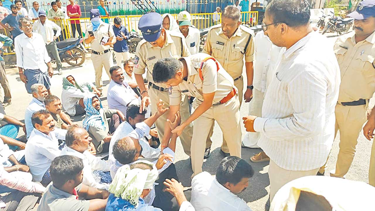 ధాన్యం కొంటరా.. కొనరా