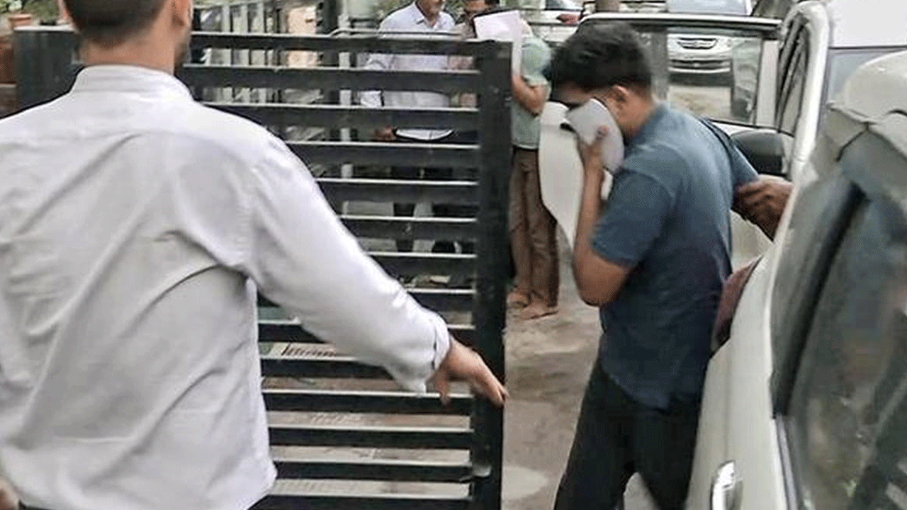 NEET paper leak | నీట్‌ యూజీ పరీక్ష పేపర్‌ లీకేజీ కేసు.. నిందితులను కోర్టులో హాజరుపర్చిన సీబీఐ
