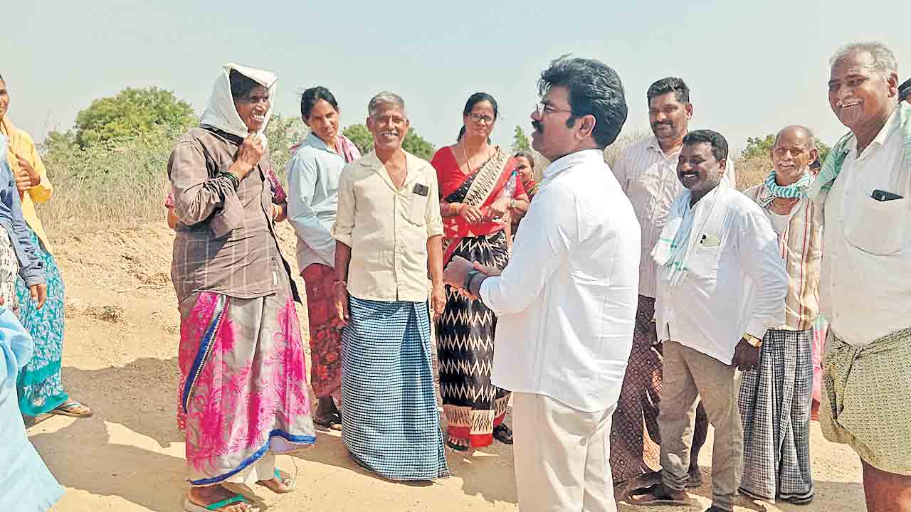 మోసపోయి గోసపడుతున్నం!