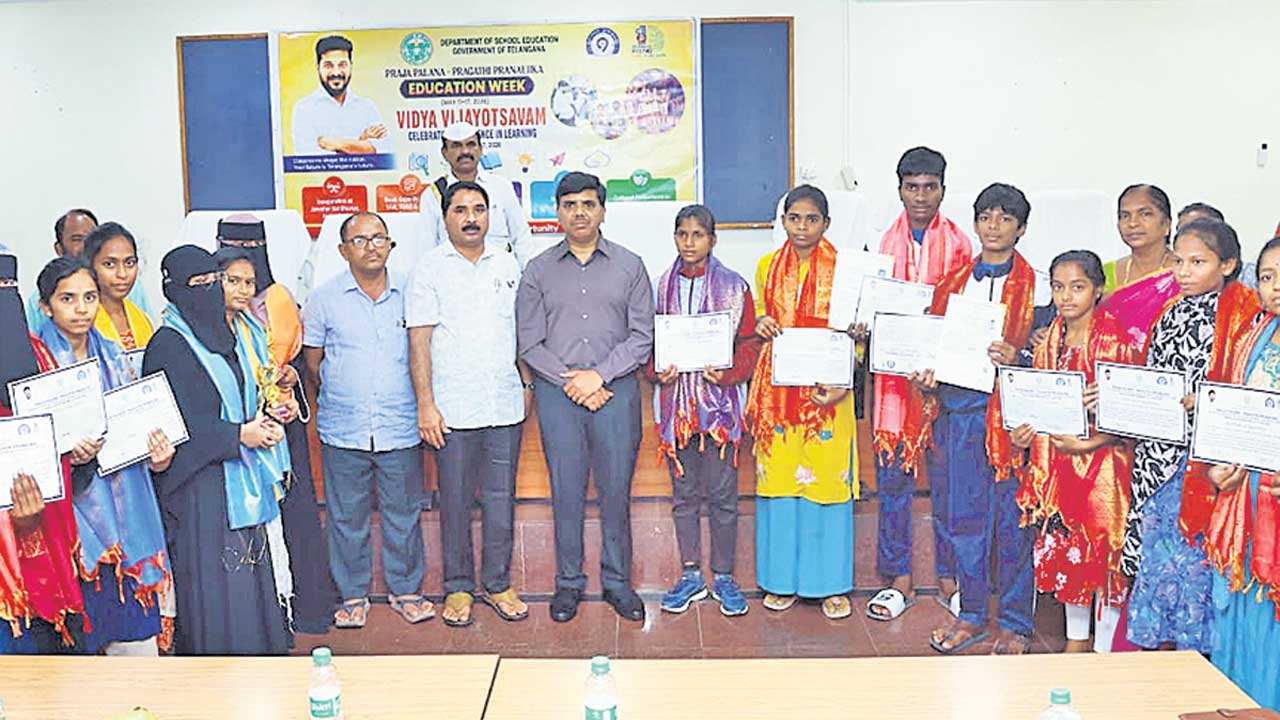 చదువే భవిష్యత్తుకు బలమైన పునాది