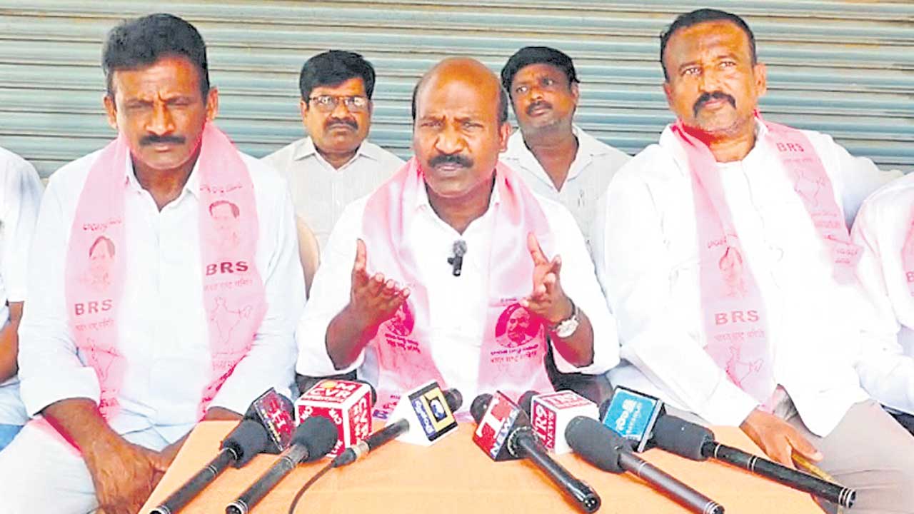 ధాన్యంపై పొంతనలేని లెక్కలు
