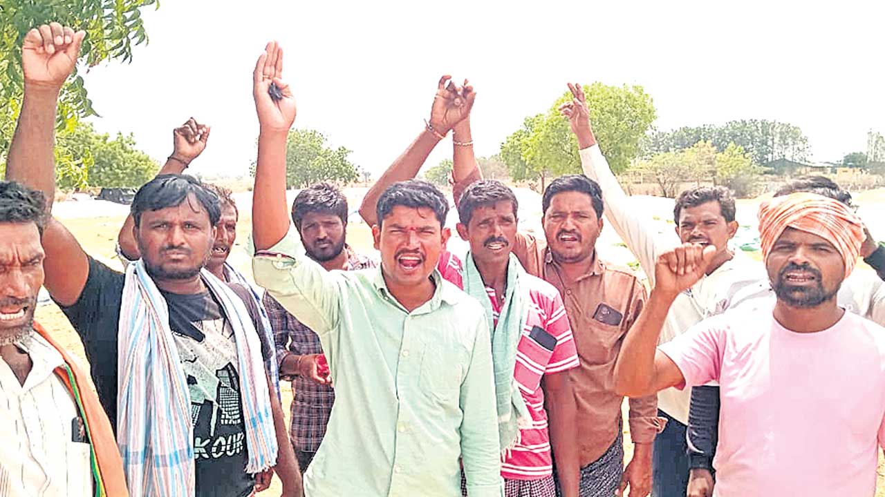 నిలిచిన ధాన్యం కొనుగోళ్లు