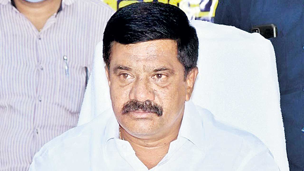 భగీరథ్‌ను తప్పించే ప్రయత్నం