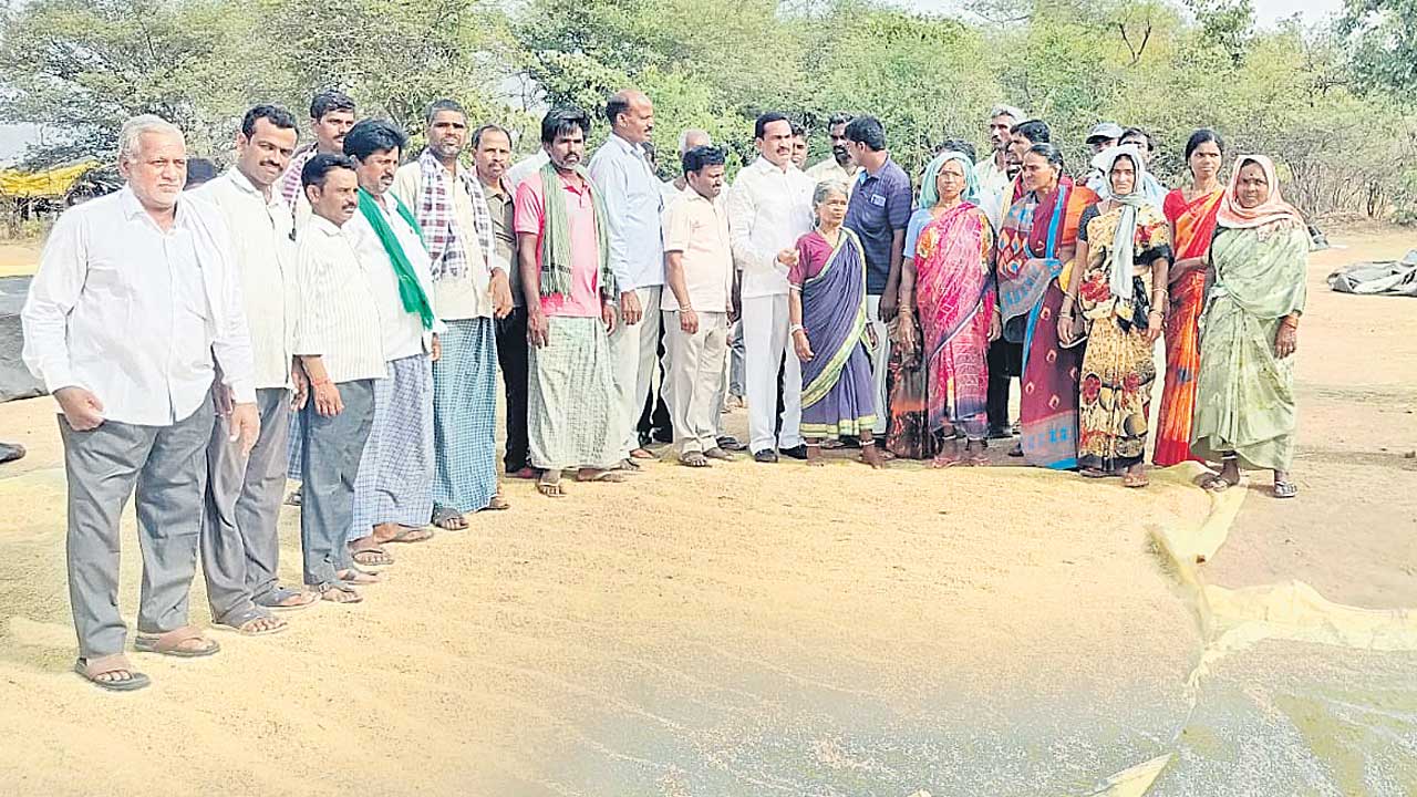 కాంగ్రెస్‌ పాలనలో అన్నదాత కన్నీళ్లు!