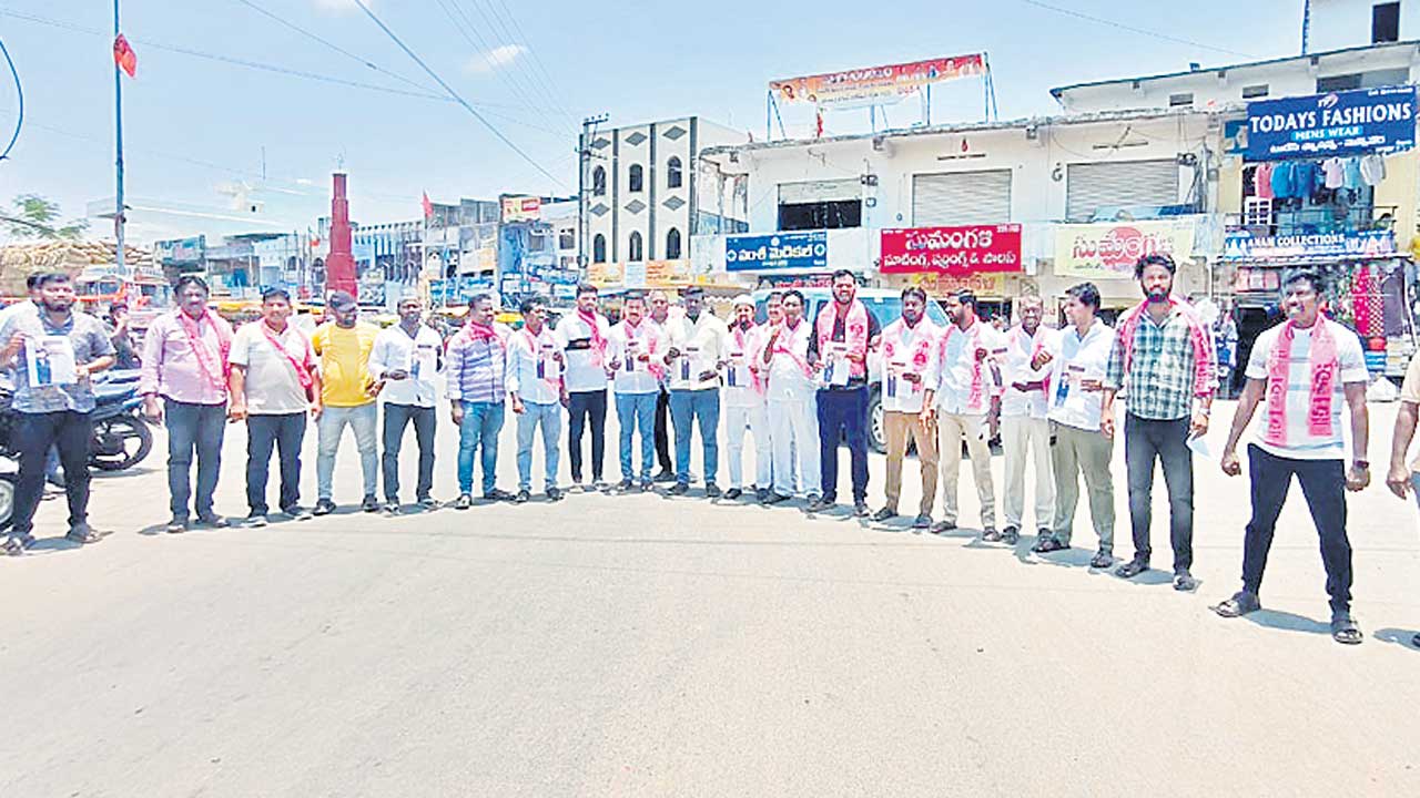 బండి భగీరథ్‌ను తక్షణమే అరెస్టు చేయాలి