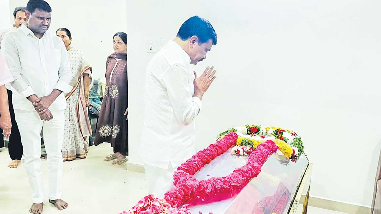మాజీ మంత్రి సంతోష్‌ రెడ్డికి సతీ వియోగం