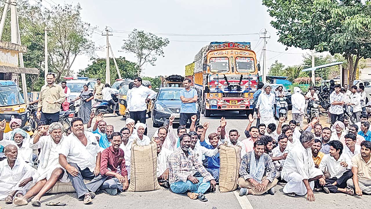 కాంటా చేయరు.. లారీలు పంపరు!