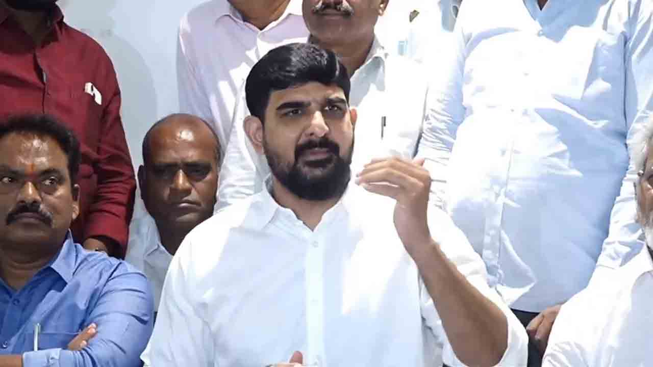 Padi Kaushik Reddy | టైం నువ్వే చెప్పు.. ఏ సబ్జెక్ట్ మీదైనా సరే చర్చకు వచ్చే ధైర్యం ఉందా..? : బండి సంజయ్‌కి పాడి కౌశిక్‌ రెడ్డి చాలెంజ్‌
