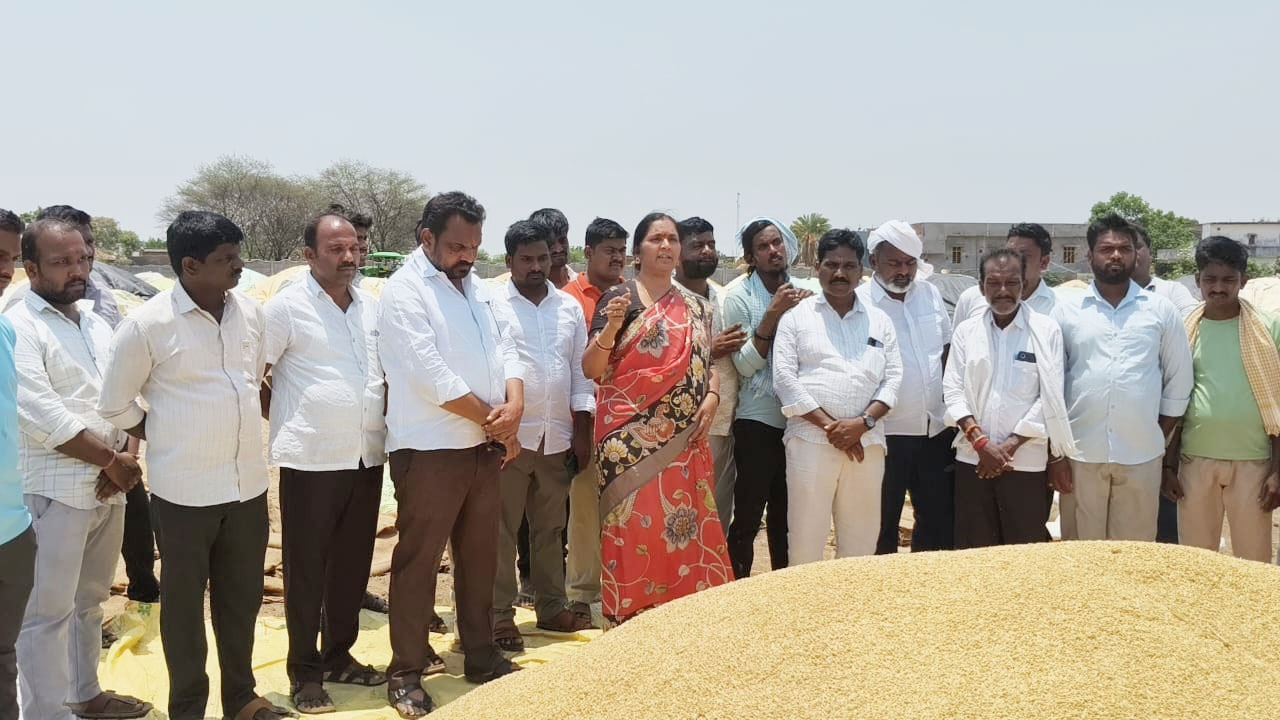 Padma Devender Reddy | రైతులు చనిపోయినా పట్టించుకోని ప్రభుత్వం : మాజీ డిప్యూటీ స్పీకర్ పద్మా దేవేందర్ రెడ్డి