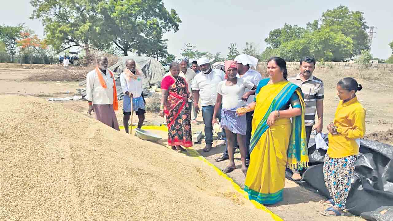 తడిసిన ధాన్యం కొనాల్సిందే