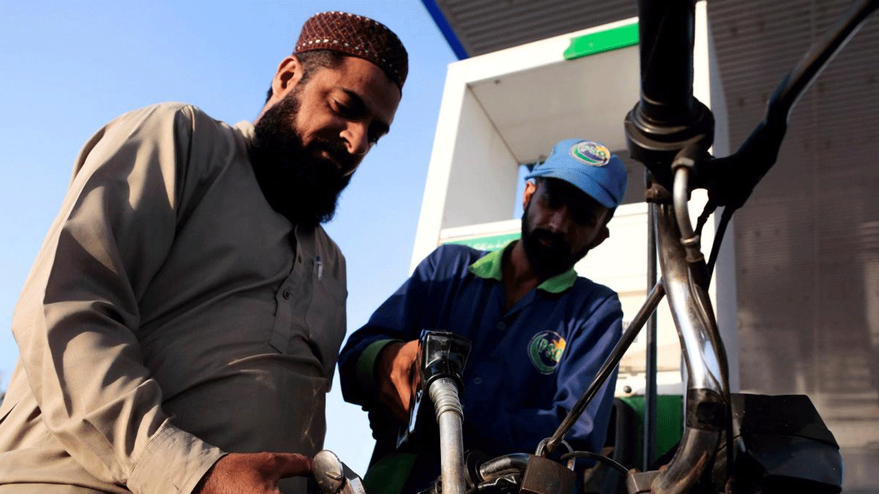 Pakistan | పాకిస్థాన్‌లో లీటర్‌ పెట్రోల్‌ ధర రూ.415.. కారణం ఏందంటే..!