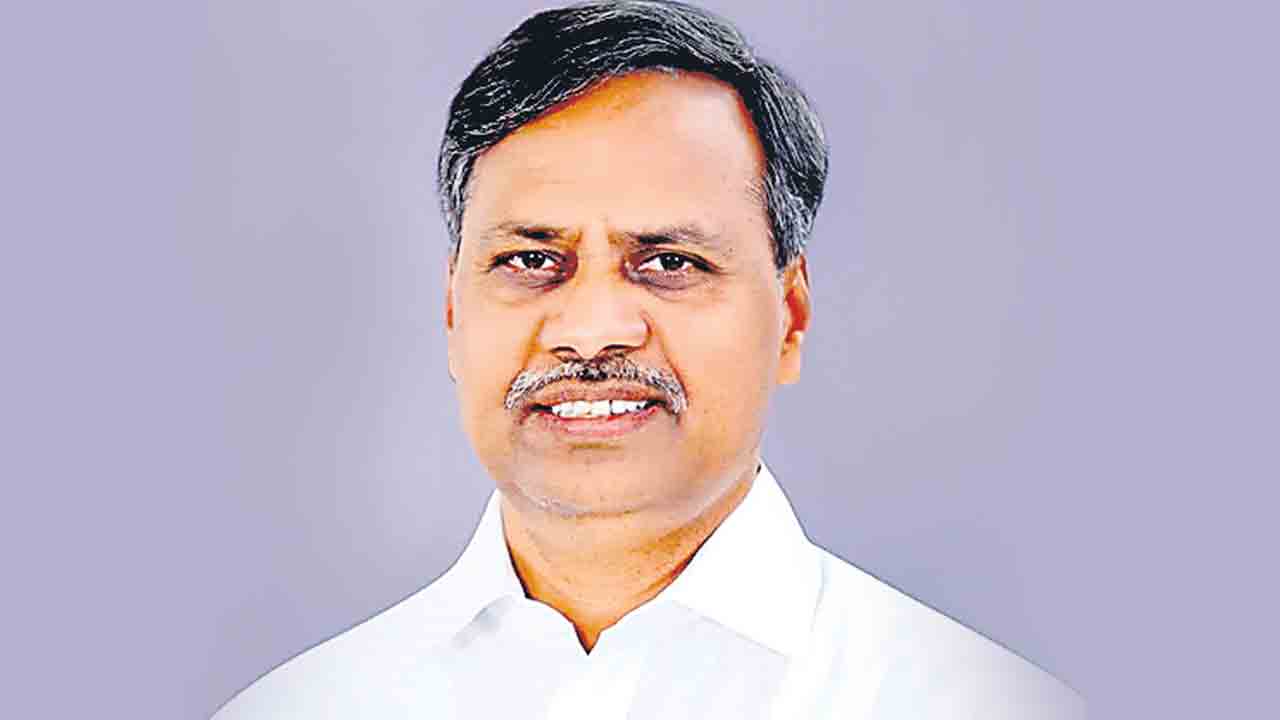 అన్నంపెట్టే రైతులు పోలీసుల కాళ్లు మొక్కాలా?