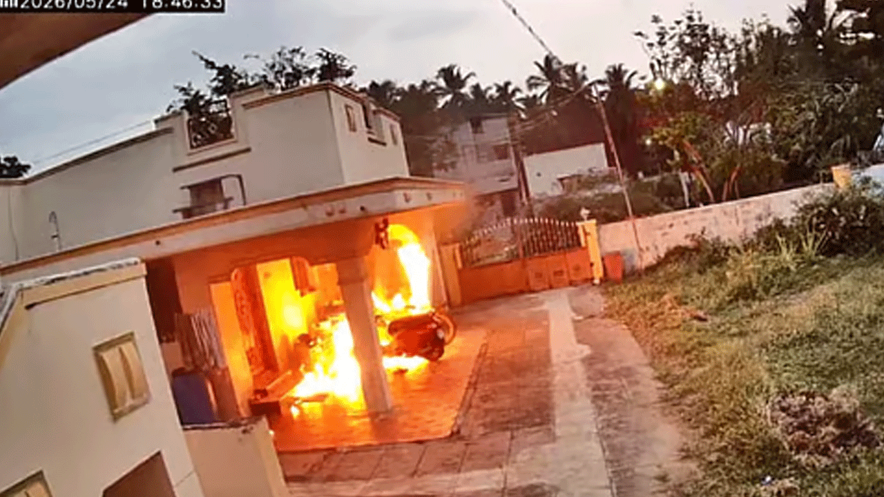 Crime news | నేరస్తుడని తెలిసి ప్రేమకు నిరాకరణ.. యువతి ఇంటిపై పెట్రోల్‌ బాంబులతో దాడి..!