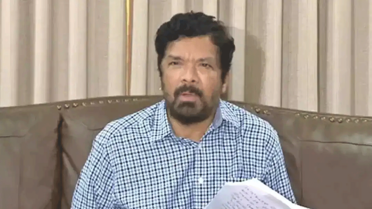 Posani Krishna Murali | విజయ్‌ని రాజకీయ అభిమన్యుడిని చేసే కుట్ర.. గవర్నర్‌ తీరుపై అసహనం వ్యక్తంచేసిన పోసాని
