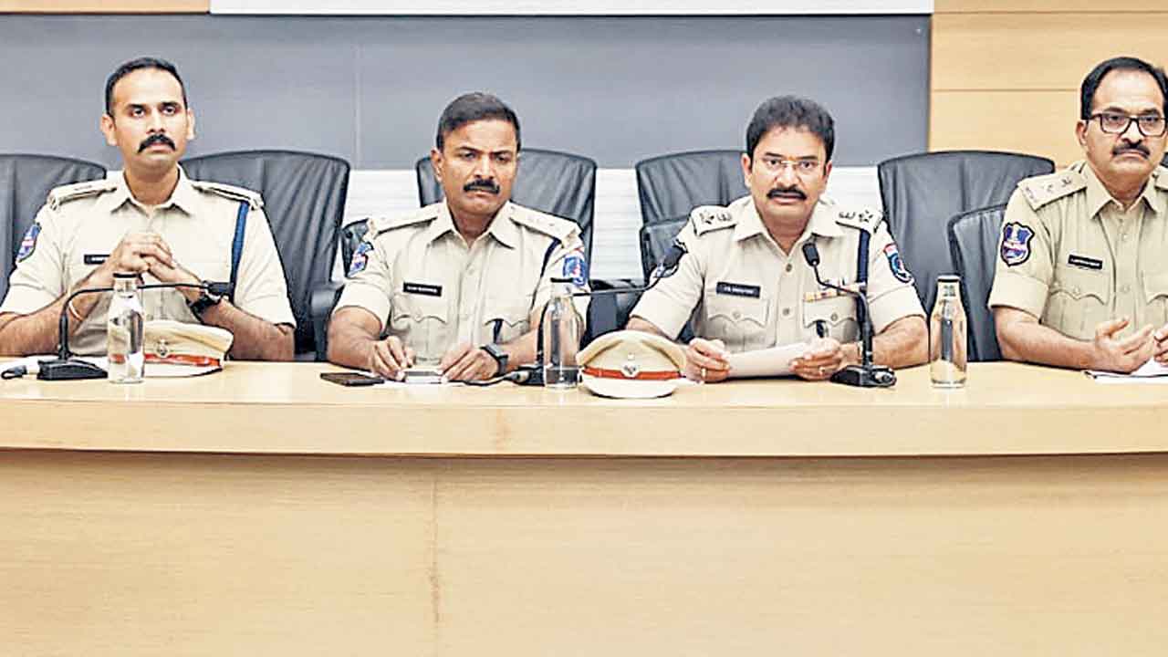 నకిలీ జీవోతో భూ కబ్జాకు యత్నం