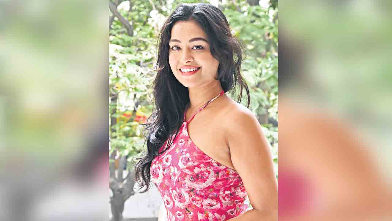 విభిన్న కథతో సందిగ్ధం