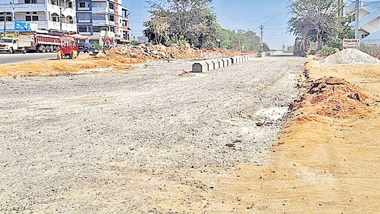 నత్తనడకన బైపాస్‌ రోడ్డు విస్తరణ పనులు