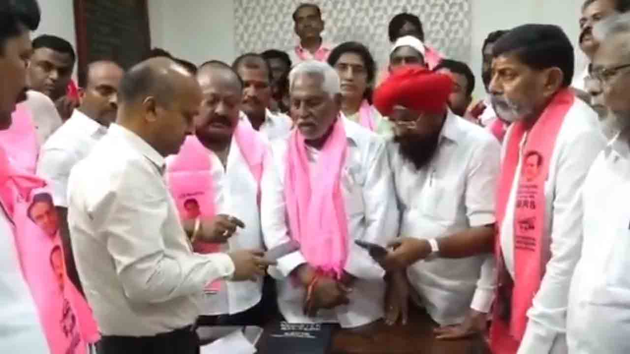 RTC Driver Ashok | ఆర్టీసీ డ్రైవర్‌ అశోక్‌ సస్పెన్షన్‌పై మాట మార్చిన ఆర్‌ఎం.. వీడియో
