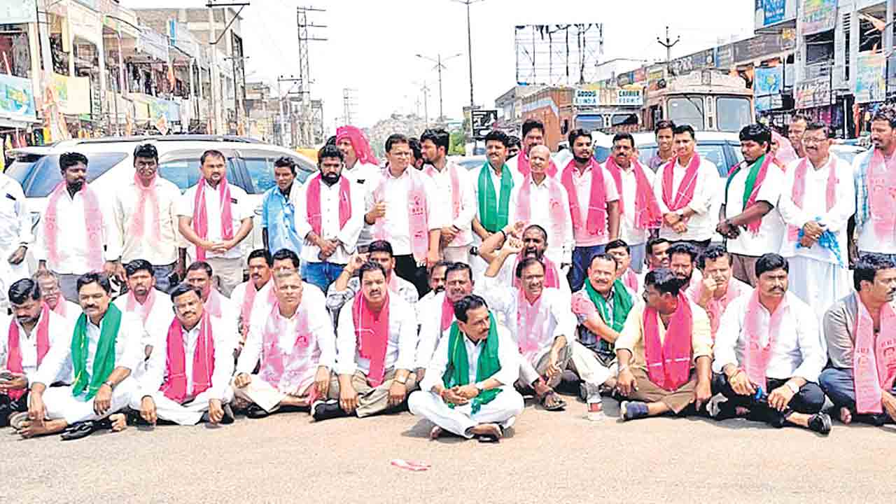 కాంగ్రెస్‌ పాలనలో రైతుల పరిస్థితి దయనీయం.. మాజీ ఎమ్మెల్యే రవీంద్రకుమార్‌