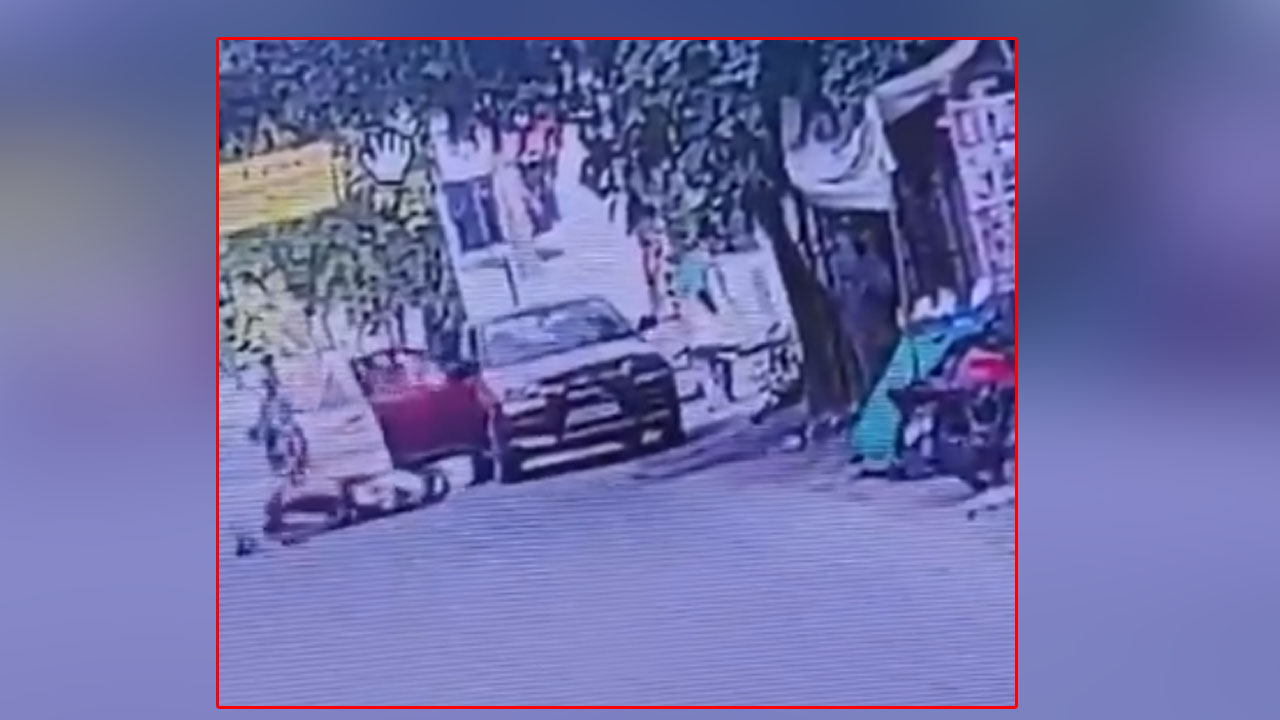 Road Accident | కారు డ్రైవర్ నిర్లక్ష్యం.. మహిళ మృతి.. వీడియో
