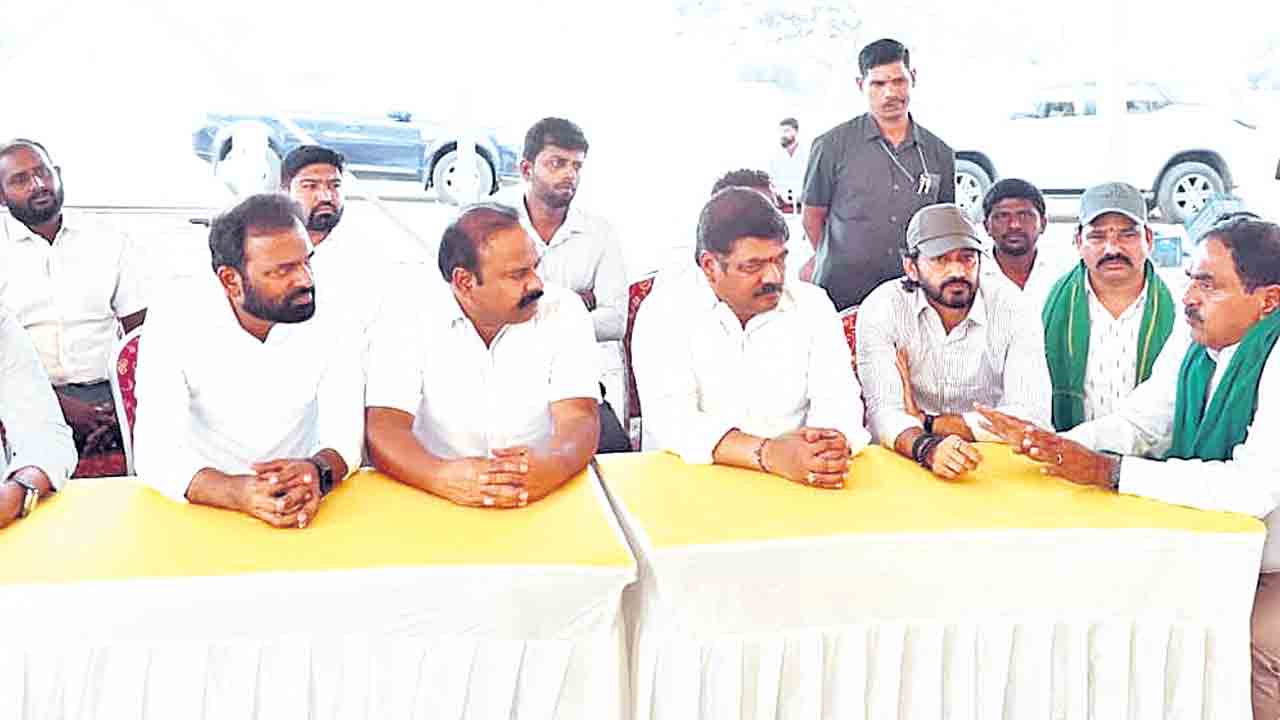 యుద్ధప్రాతిపదికన రైతు సదస్సు పనులు
