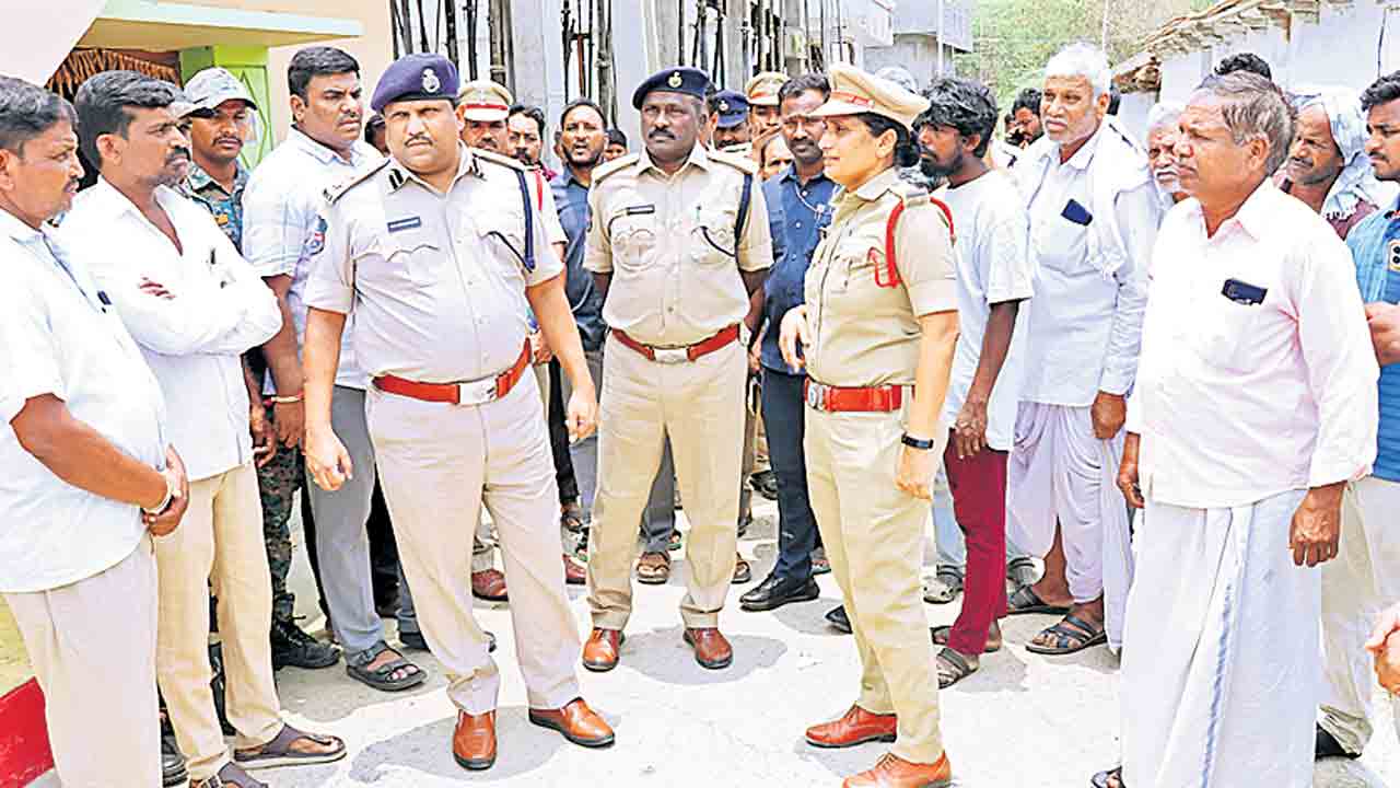 చీలపల్లిలో దొంగల బీభత్సం