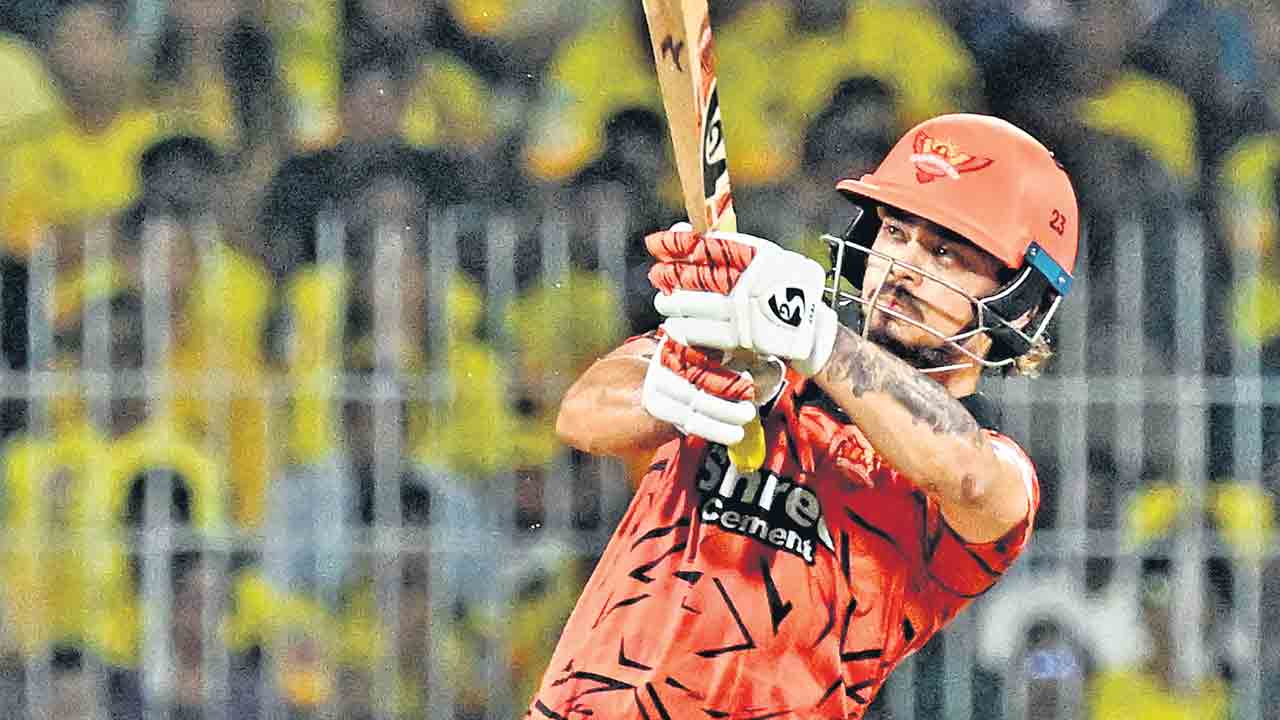 చెన్నైకి చెక్‌.. ప్లేఆఫ్స్‌కు రైజర్స్‌