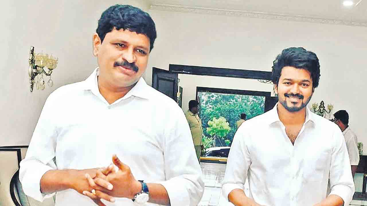 విజయ్‌కు మాజీ ఎంపీ సంతోష్‌కుమార్‌ అభినందనలు