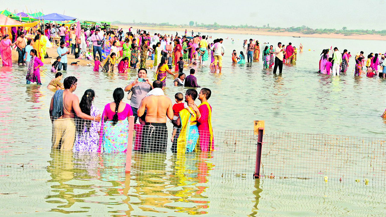 పుష్కరాలకు ఎండ ఎఫెక్ట్‌