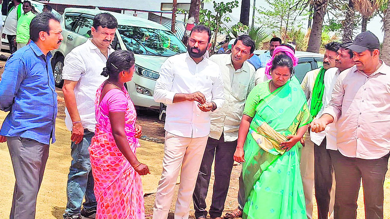 ఏసీ గదులకు పరిమితమవుతున్న మంత్రులు