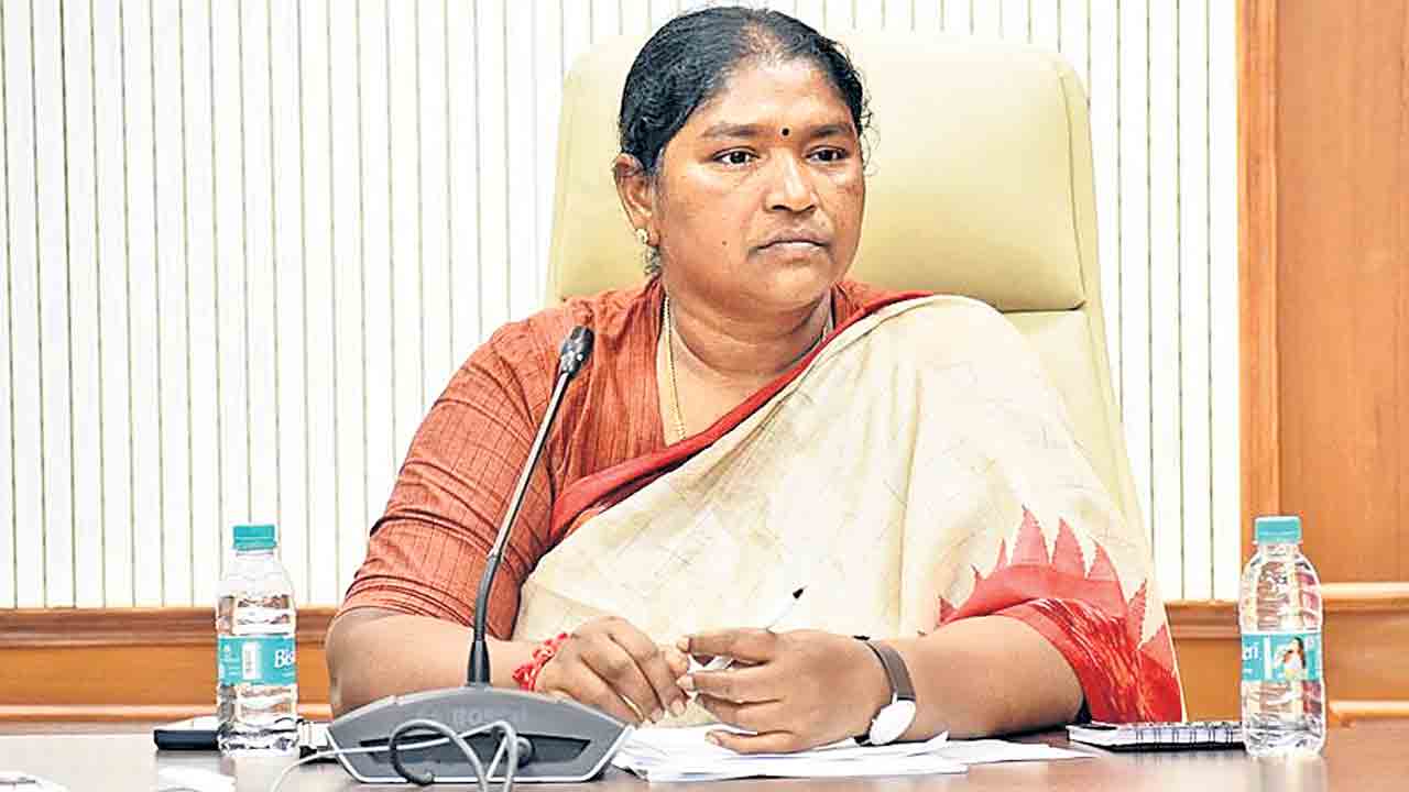 మహిళా వారోత్సవాలను జయప్రదం చేయాలి: సీతక్క