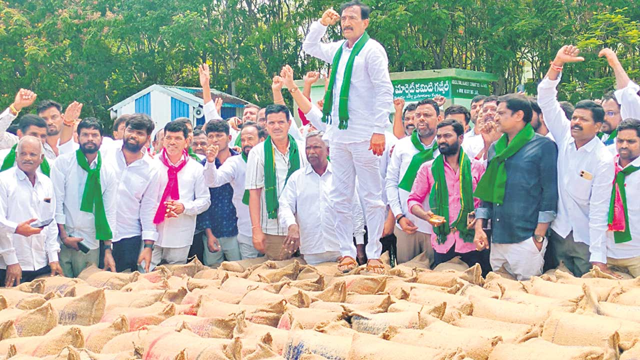 మోసకారి కాంగ్రెస్‌ ప్రభుత్వాన్ని గద్దె దించాలే