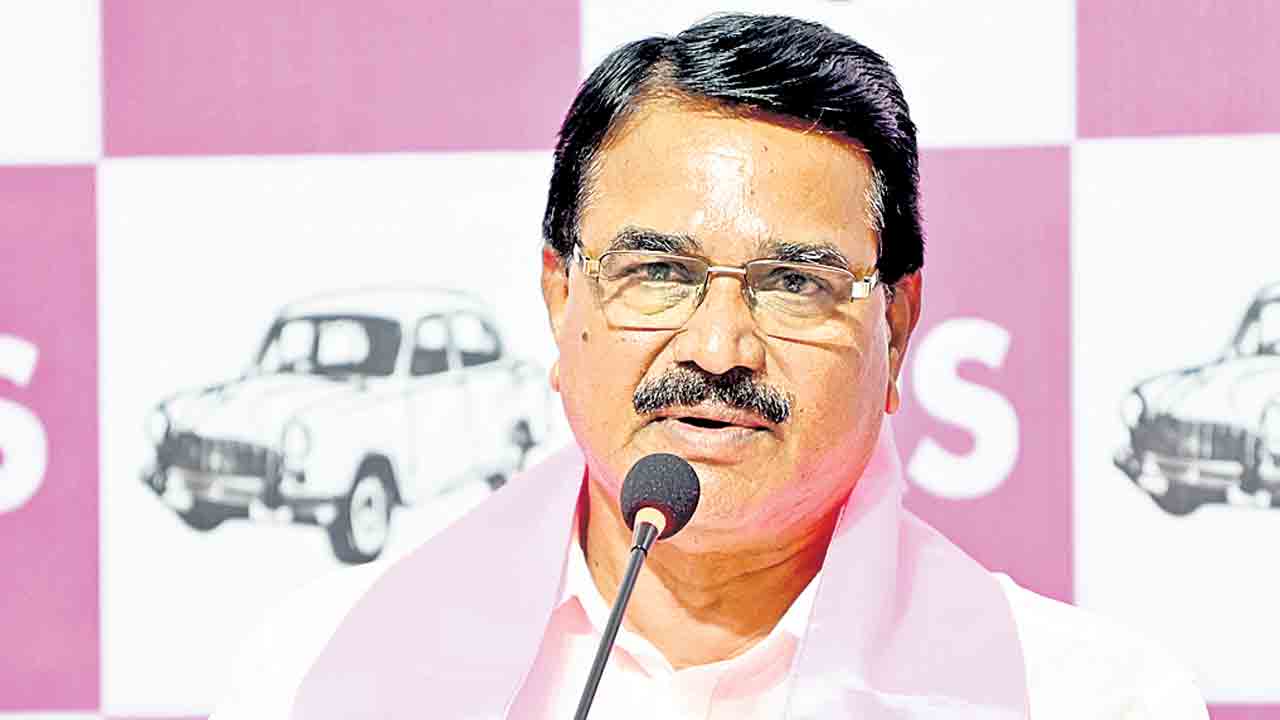 పాలమూరుపై మొకుబడి సమీక్ష.. నిరంజన్‌రెడ్డి ఫైర్‌