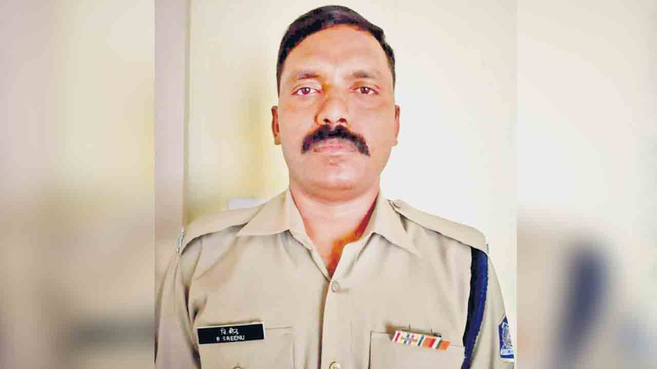 శ్రీనగర్‌లో బైక్‌ ఢీకొని జవాన్‌ మృతి.. మహబూబాబాద్‌ జిల్లాలో విషాదం