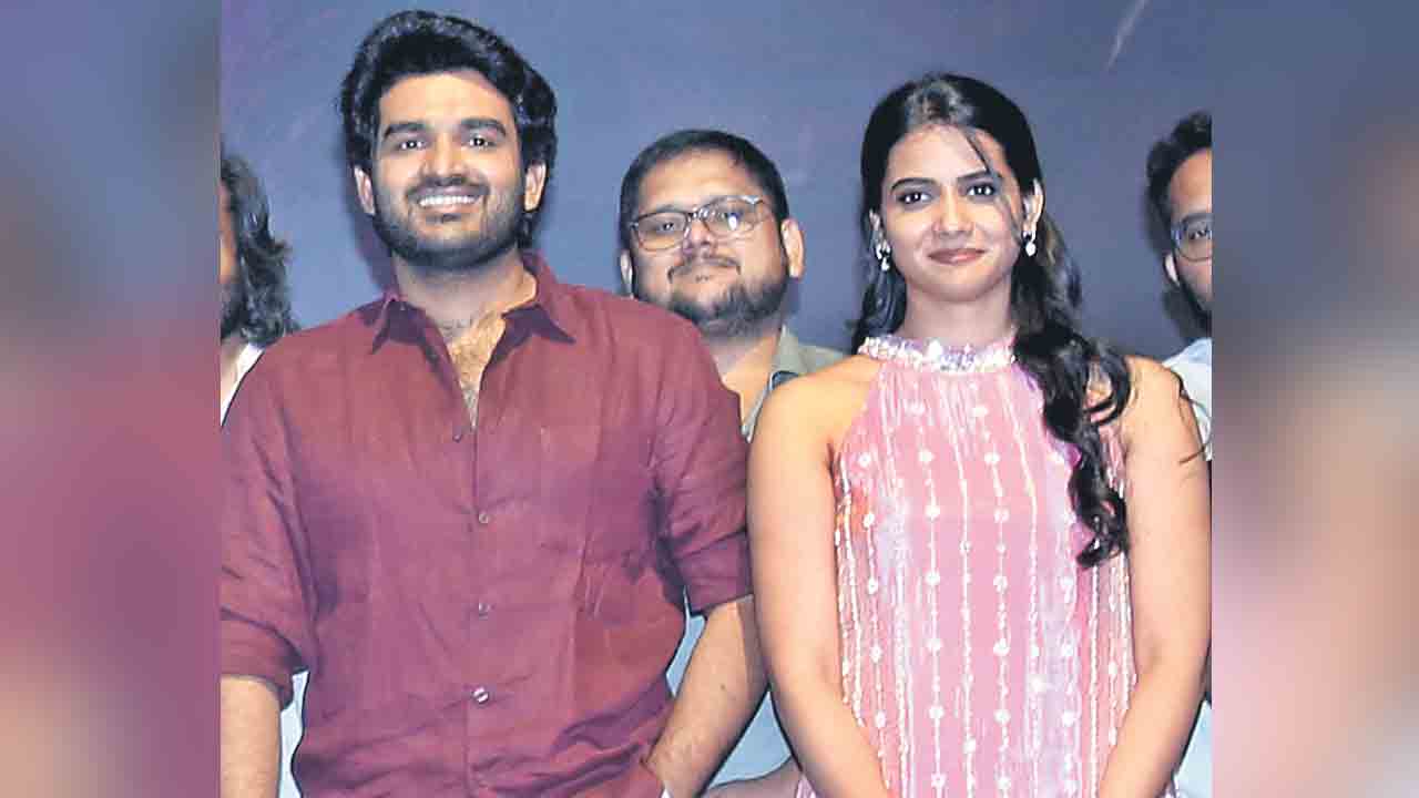 నిను వదిలి నేనెటూ కదలనే..