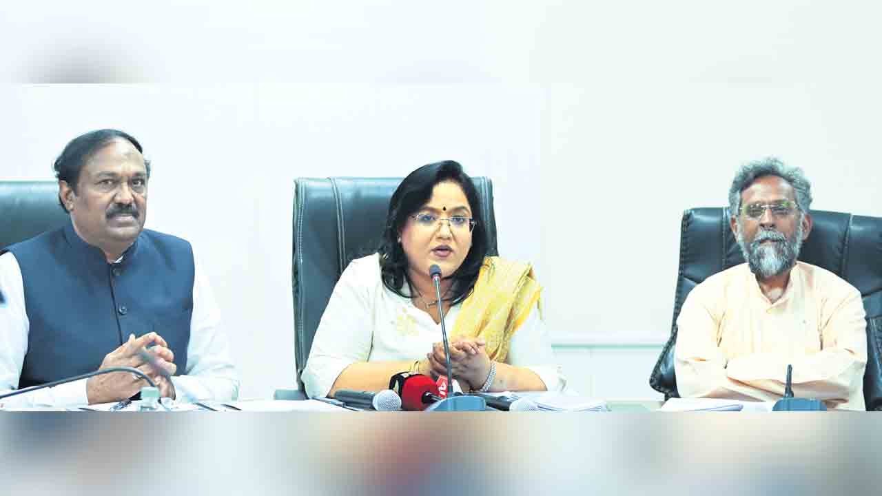 ఇంటర్న్‌షిప్‌ చేసిన చోటే ప్లేస్‌మెంట్‌.. సాంకేతిక విద్యాశాఖ కమిషనర్‌ శ్రీదేవసేన వెల్లడి