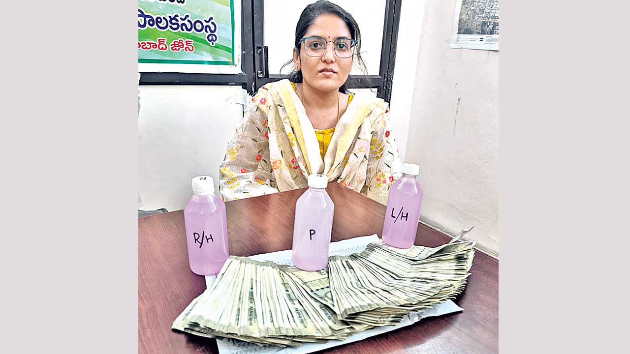 ఏసీబీకి చిక్కిన జూనియర్‌ అసిస్టెంట్‌
