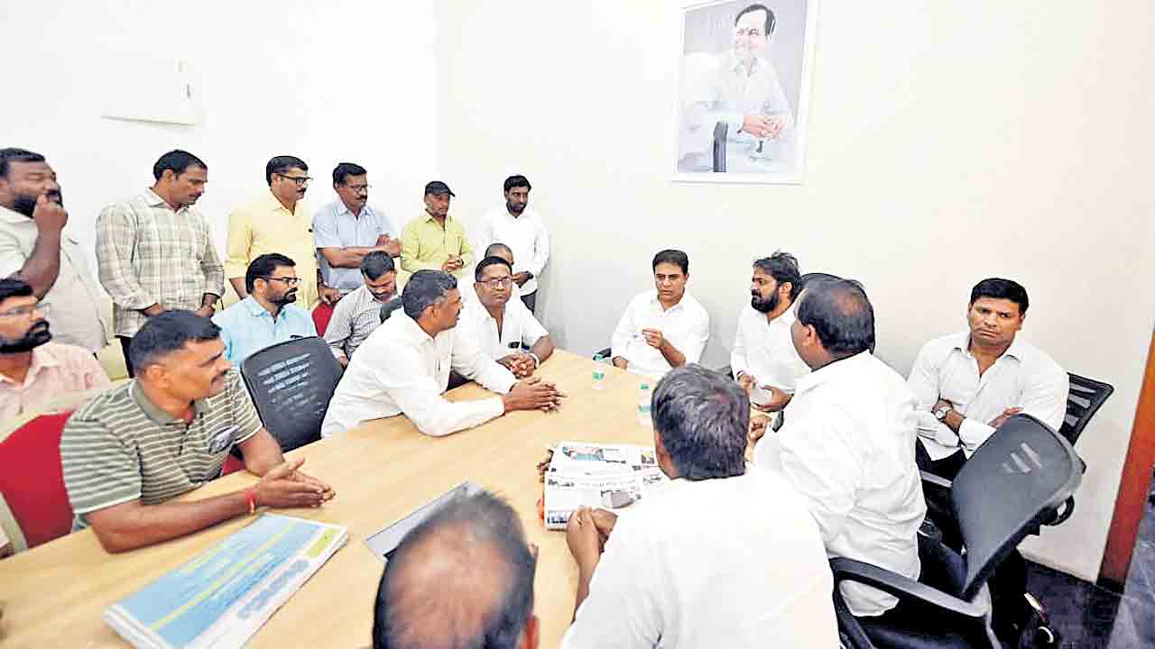 కార్మికుల సంక్షేమానికి పాటుపడాలి.. వివిధ కార్మిక సంఘాల నేతల భేటీలో కేటీఆర్‌