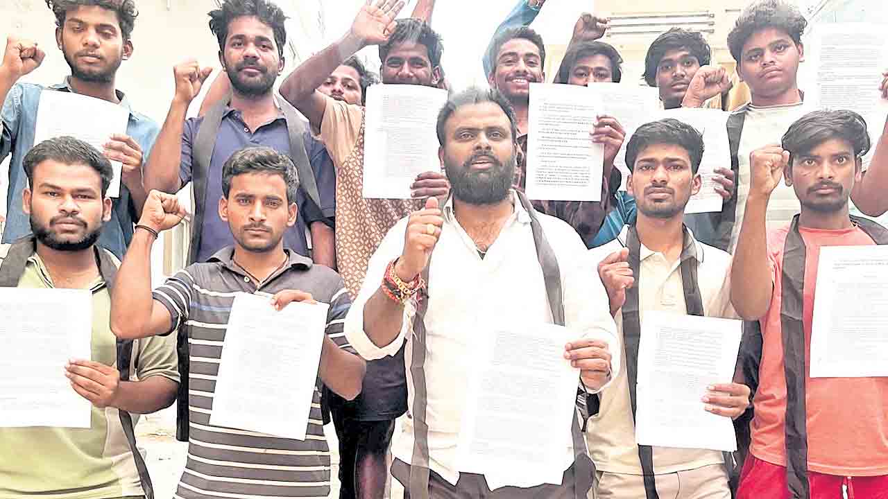 సీఎం ఇంటిని ముట్టడిస్తాం
