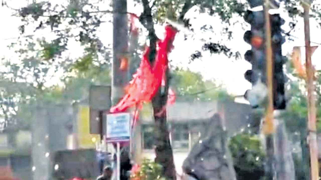 తోరణాలు తొలగిస్తే.. పోరు ఆగుతుందా?