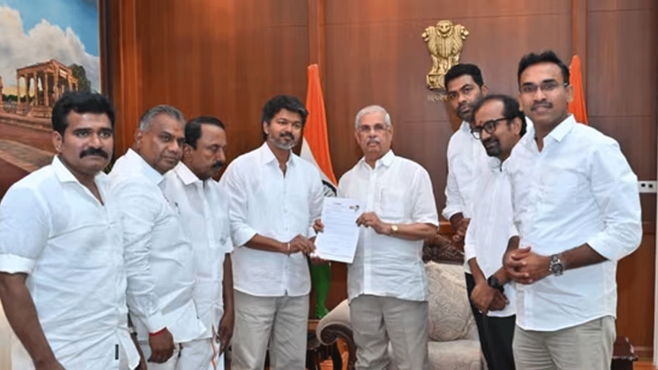 TVK Chief | ప్రభుత్వ ఏర్పాటుకు సిద్ధంగా ఉన్నాం.. తమిళనాడు గవర్నర్‌ను కలిసిన టీవీకే చీఫ్‌ విజయ్‌