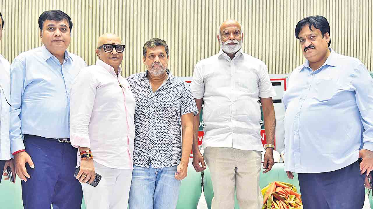 పర్సంటేజీ విధానాన్ని అమలు చేయాలి.. తెలంగాణ ఎగ్జిబిటర్ల నిర్ణయం