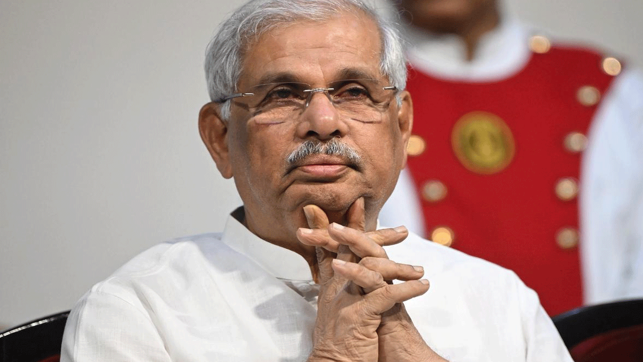 Tamil Nadu Governor | మెజారిటీ లేనిదే ప్రభుత్వ ఏర్పాటుకు అనుమతించలేం.. విజయ్‌కి తమిళనాడు గవర్నర్ షాక్