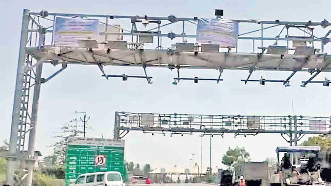 భారత్‌లో అడ్డంకులు లేని తొలి టోల్‌ ప్లాజా