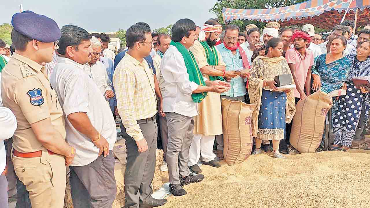 సారూ.. ఇదేమి దోపిడీ!.. టిక్కిలు, తరుగు పేరిట దండుకుంటున్నరు