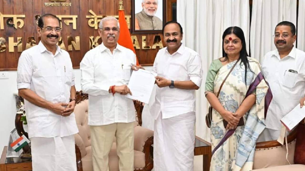 VD Satheesan | కేరళ గవర్నర్‌‌ను కలిసిన వీడీ సతీషన్.. ప్రభుత్వ ఏర్పాటుకు అనుమతివ్వాలని వినతి